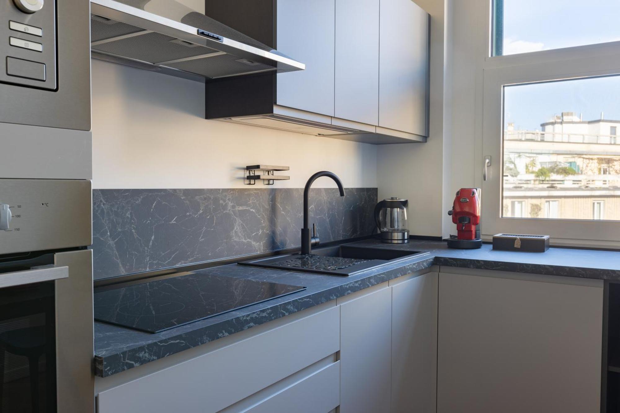 Apartment Nuovissimo Ed Elegante Appartamento, 5 Minuti A Piedi Dalla Stazione